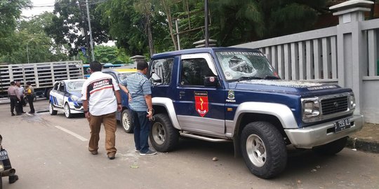 Tiga mobil hancur akibat tawuran antar-ormas di Bekasi