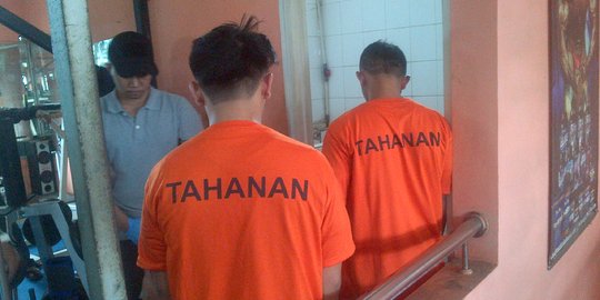 Rudi peragakan 13 adegan, termasuk pembuatan video mesum gay