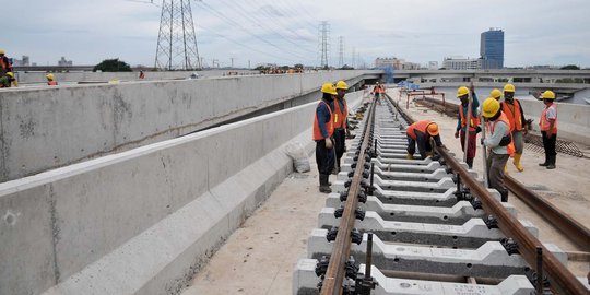 Memantau progres pembangunan Depo LRT Kelapa Gading-Velodrome