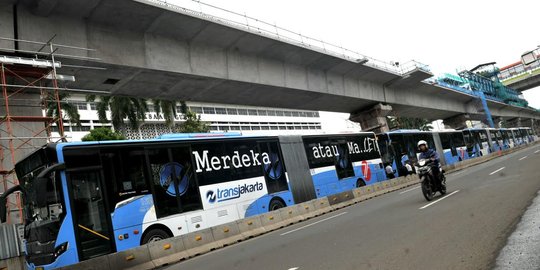 100 Hari kerja, Anies-Sandi harus dorong warga naik transportasi publik