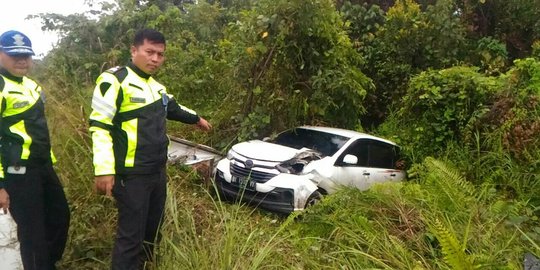 Hindari jalan berlubang di Riau, Xenia tabrak pemotor hingga tewas