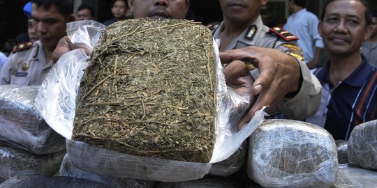 Seorang warga temukan ganja sekarung berat 4,8 Kg dekat WC umum