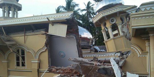 Detik-detik masjid megah dibangun sejak 1922 di Payakumbuh roboh