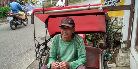 Senangnya tukang becak bisa kembali cari nafkah di Jakarta