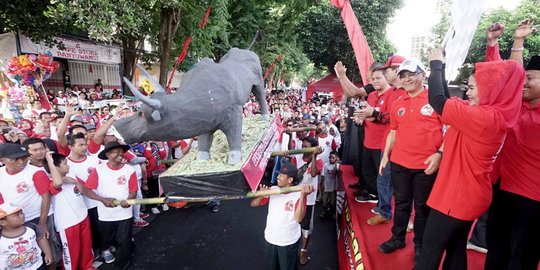 Puti Soekarno lepas peserta jalan sehat HUT ke-45 PDIP di Banyuwangi