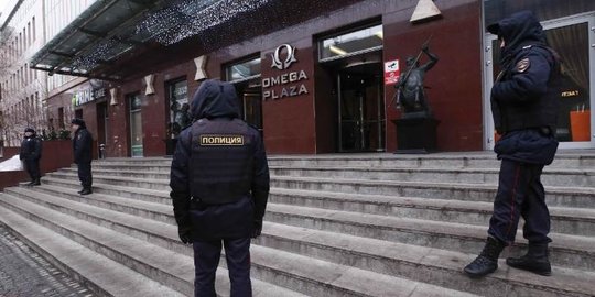Jelang Pemilu Rusia, polisi gerebek kantor oposisi Putin