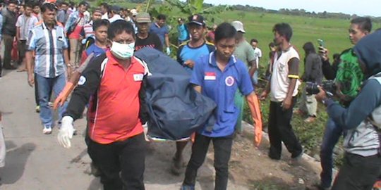 Diduga korban pembunuhan, mayat pria penuh luka ditemukan di saluran irigasi