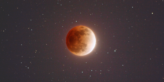 Besok lusa akan terlihat super blue blood moon. Apa itu?