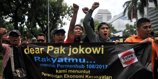 Aksi ratusan sopir taksi online geruduk Kantor Kemenhub