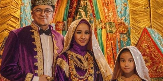 Laudya Cynthia Bella paksa suami ikut jualan hijab