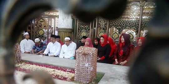 Ziarah ke makam pendahulu bangsa, Puti wujudkan pesan Bung Karno tentang 'Jas Merah'