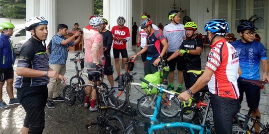 Biasa lari, hari ini Sandiaga gowes sepeda ke Balai Kota