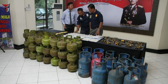 Tempat pengoplosan gas ilegal di Bekasi digerebek polisi