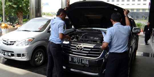 KPK hibahkan dua unit mobil sitaan ke Rupbasan Jakut