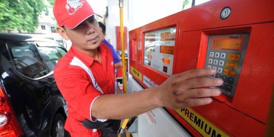 Pertamina disentil jangan mengeluh saat harga Premium Cs tak naik