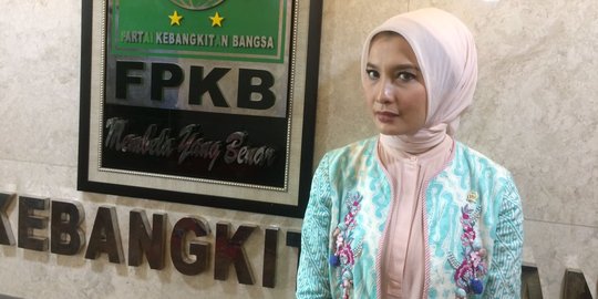 Arzety Bilbina : Figur Pasangan Gus Ipul - Puti dicintai masyarakat