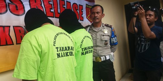 Polisi bekuk pengedar ganja ke pelajar di Bekasi