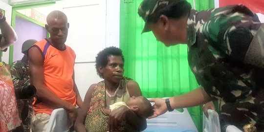 Panglima TNI kunjungi anak-anak penderita campak di Asmat