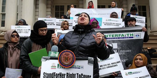 Aksi unjuk rasa wanita muslim AS menentang Islamophobia