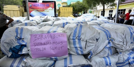 Peredaran 226 balpres pakaian bekas selundupan di Sumut digagalkan polisi