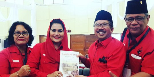 Bambang DH berbagi pengalaman dengan Puti Soekarno