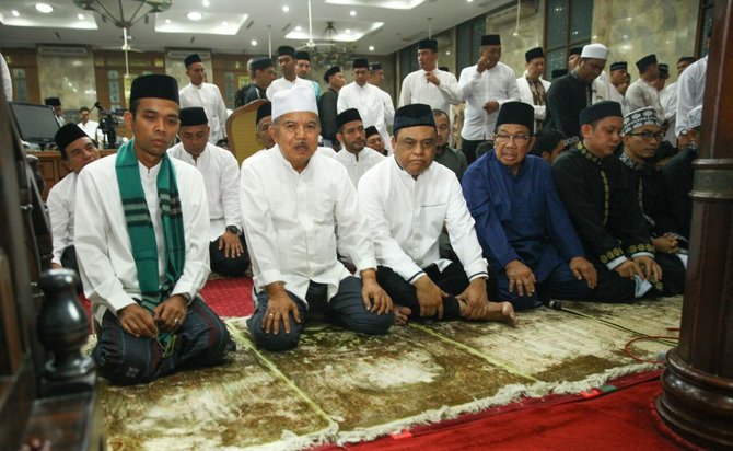 wapres jk bersama ustaz somad salat subuh berjamaah