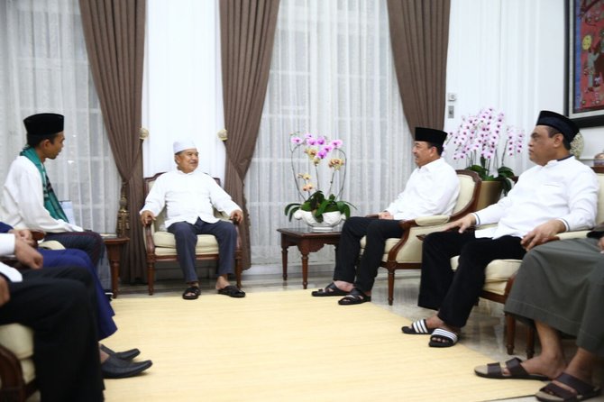 wapres jk bersama ustaz somad salat subuh berjamaah