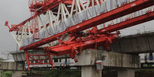 Terdengar teriakan Allahu Akbar saat bantalan crane jatuh