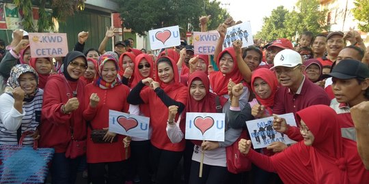 Buka Gerak Jalan, Puti berpesan agar berpolitik dengan beradab