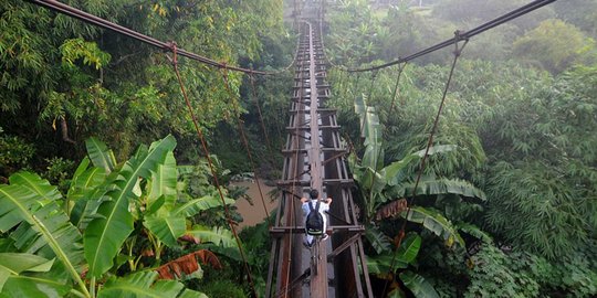 Jembatan gantung di Cianjur putus, seorang warga kritis, belasan lainnya luka-luka