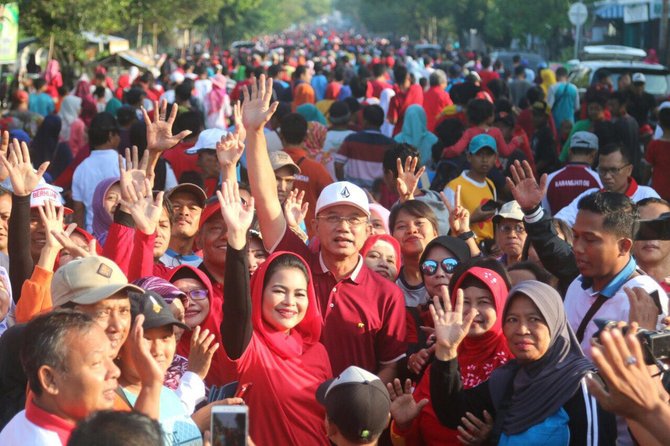 di ngawi puti guntur soekarno ldquodiserburdquo ribuan warga