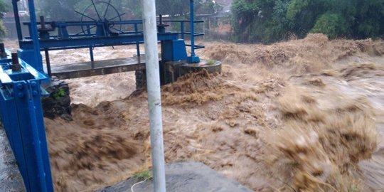 Telepon Anies, Bima Arya infokan volume air masuk Jakarta pukul 21.00 WIB