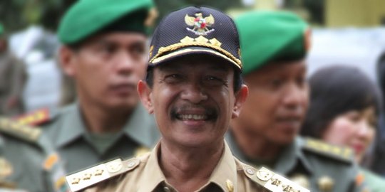 Bupati nonaktif Batu Bara didakwa terima suap Rp 8 miliar