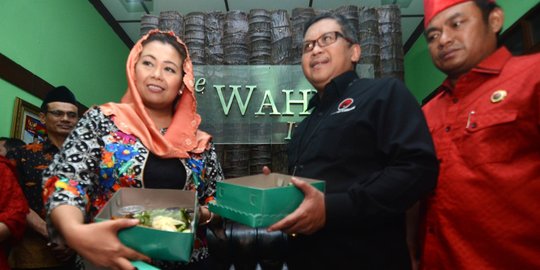 Sekjen PDI Perjuangan bertemu dengan Yenny Wahid