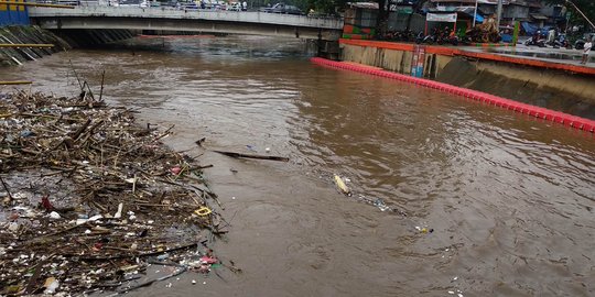 Antisipasi kiriman dari Katulampa, Pemprov DKI buang air ke Kanal Banjir Barat