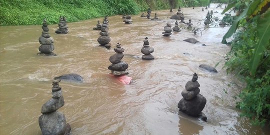 Cerita tumpukan batu misterius di sungai Cibojong yang akhirnya dibongkar