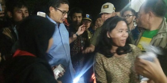Didampingi Wali Kota Jaktim, Sandiaga tinjau banjir di Kampung Arus Cawang