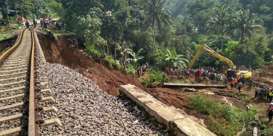 Tiga korban longsor rel di Cijeruk berhasil ditemukan