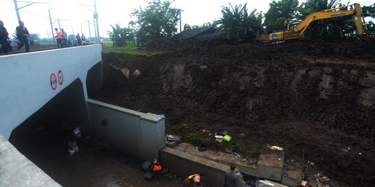 Proses olah TKP tanah longsor di underpass Bandara Soekarno-Hatta