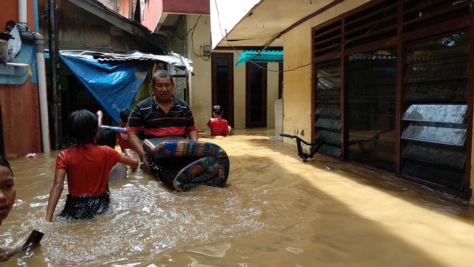 pasca banjir warga banyak temukan sampah