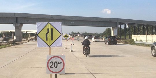 Banyak 'jalan tikus', pemotor nekat masuk tol Solo-Ngawi