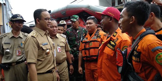 Tinjau kawasan Kebon Pala, Anies minta didoakan bisa atasi banjir