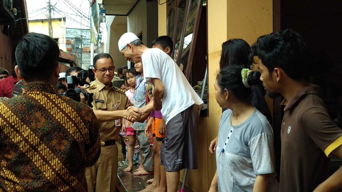 anies tinjau banjir di kebon pala