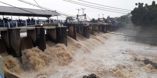 Tinggi Air Di Katulampa 70 Cm Anies Perkirakan Tak Ada Lagi Banjir Susulan Merdeka Com