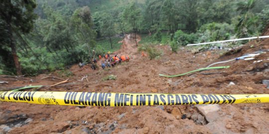 Ditutup 10 hari usai longsor, masyarakat diimbau cari jalan alternatif menuju Puncak