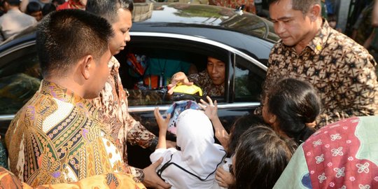 Dinilai primitif, Fadli Zon sarankan Jokowi hentikan bagi-bagi hadiah