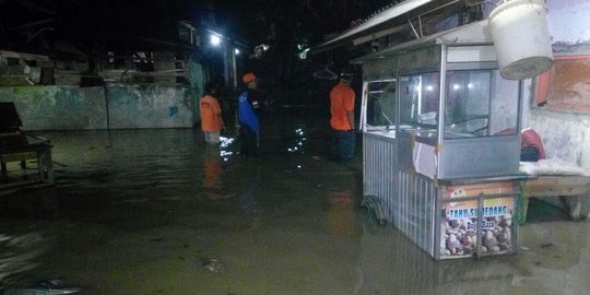 Dini hari, warga Bekasi kaget dapat banjir kiriman dari Bogor