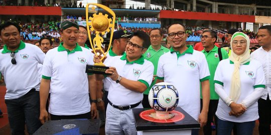 Pemain klub sepak bola Israel diserang penonton pro ...