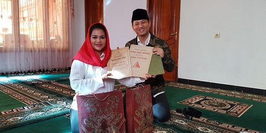 Puti Guntur dan Cak Ipin tirukan gaya pidato Soekarno