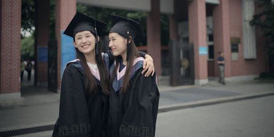 Cantik dan super cerdas, kembar dari China lulus dari Harvard dalam setahun